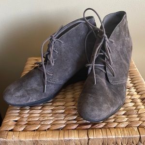 Clarks bendable’s brown suede wedge heel